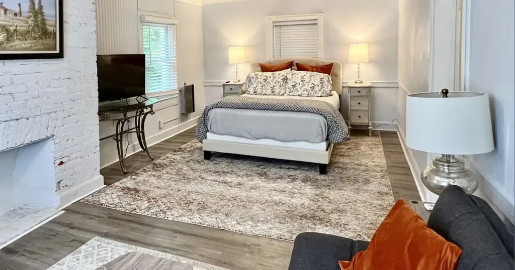 Interior guest room at the historic 1799 Inn in Harpers Ferry