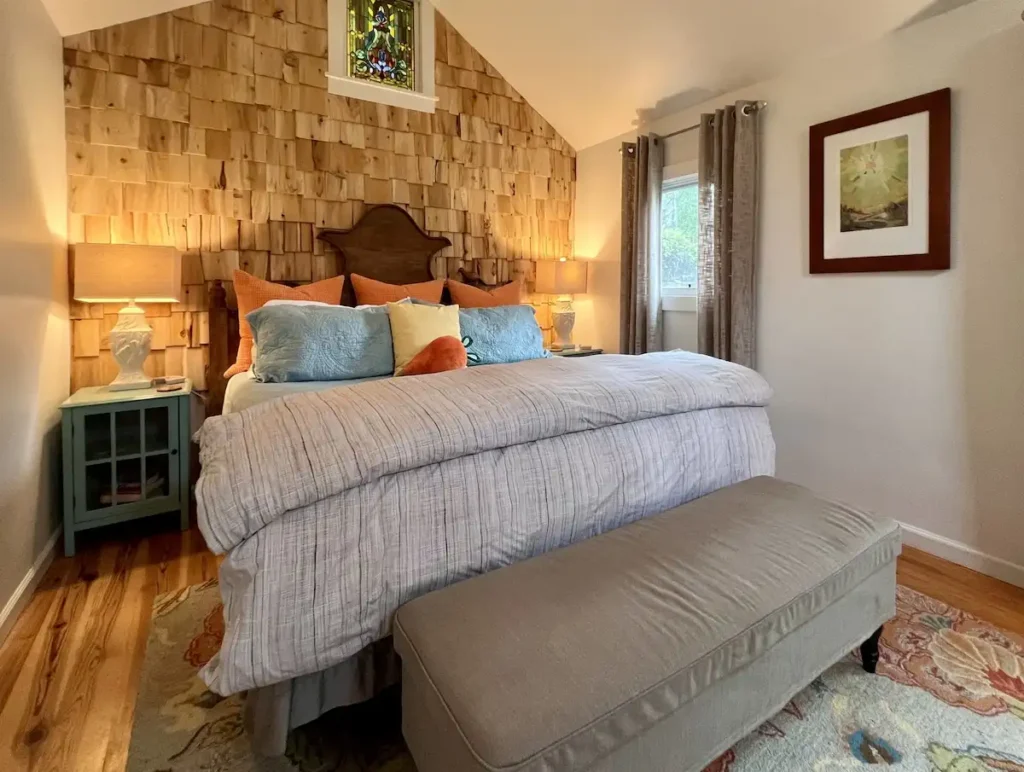 Bedroom in Carrot Top Cottage, rental in Harpers Ferry
