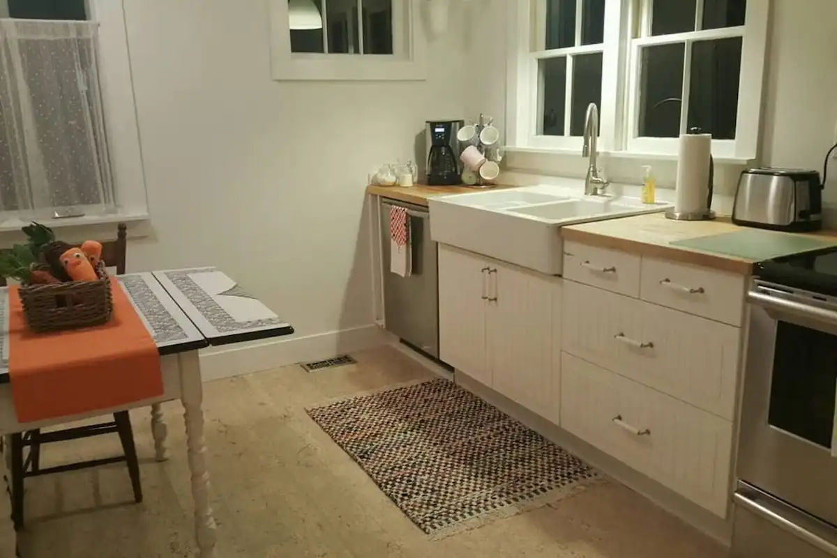 Kitchen in Carrot Top Cottage, rental in Harpers Ferry