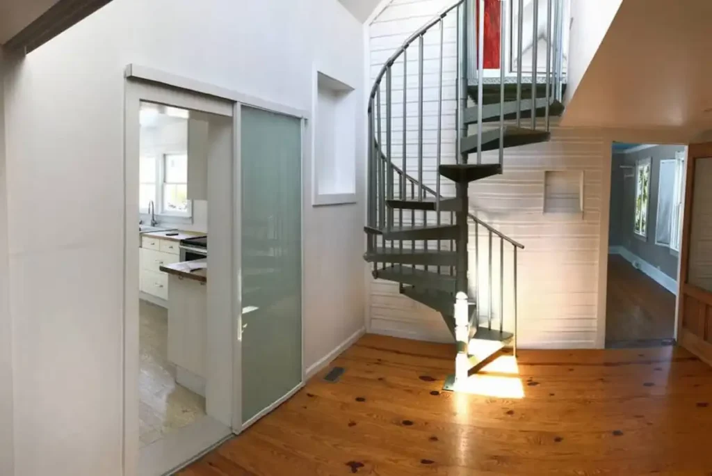 Stairs in Carrot Top Cottage, rental in Harpers Ferry