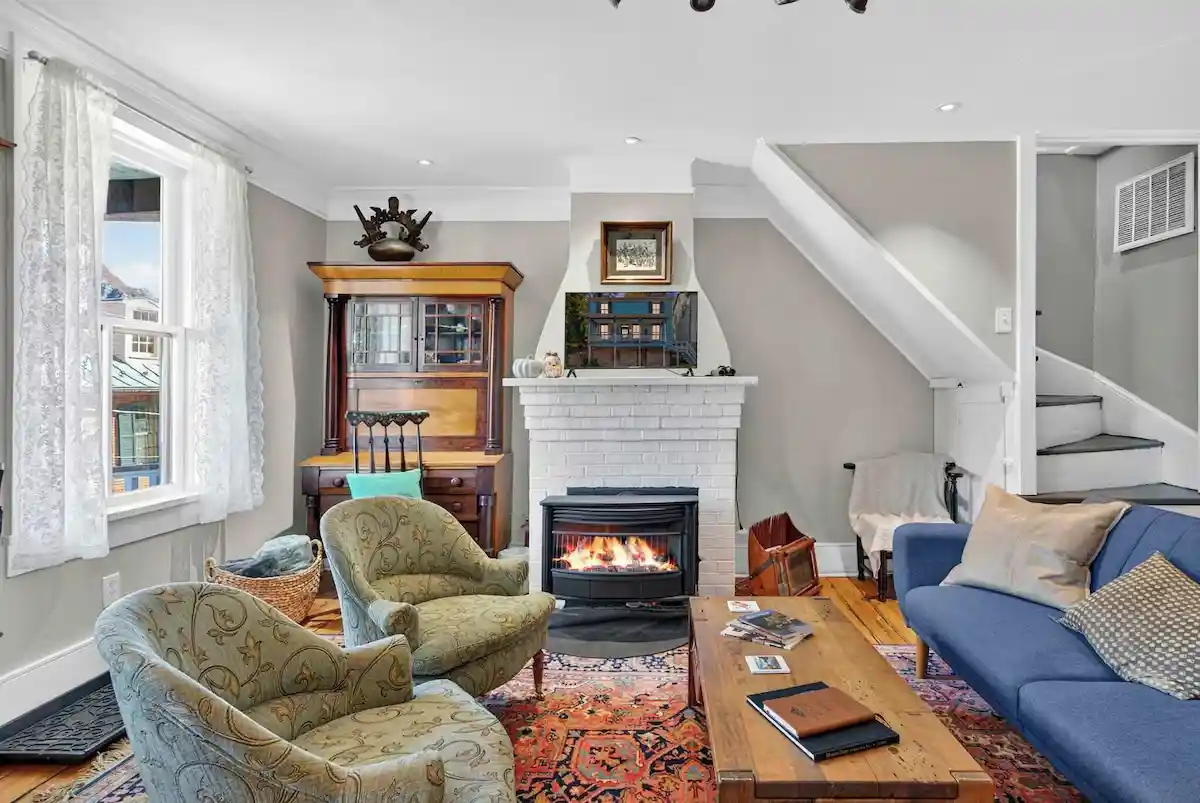 High Street Historic Retreat Vacation Rental | Living Room