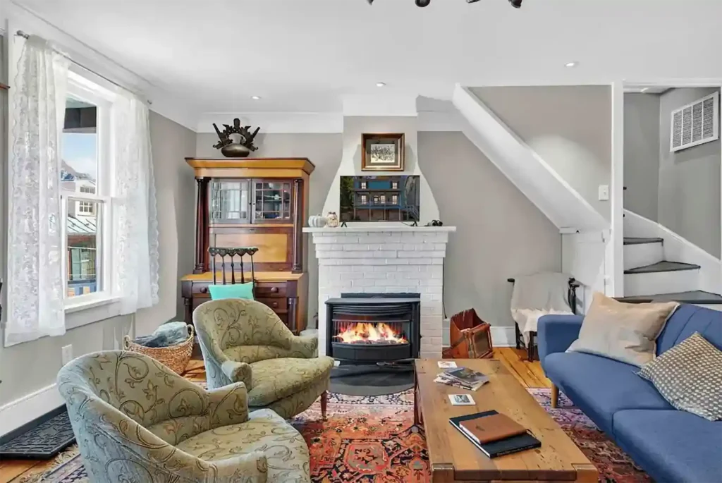 High Street Historic Retreat Vacation Rental in town in Harpers Ferry